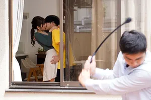 Cô em xinh đẹp mới lớn bị chị gái đồng tính cưỡng dâm