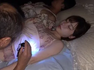 Cuộc sống đời thường dâm đãng và hài hước của một cặp đôi nóng bỏng, xuất hiện trước ống kính khi không trang điểm~ quan hệ tình dục??