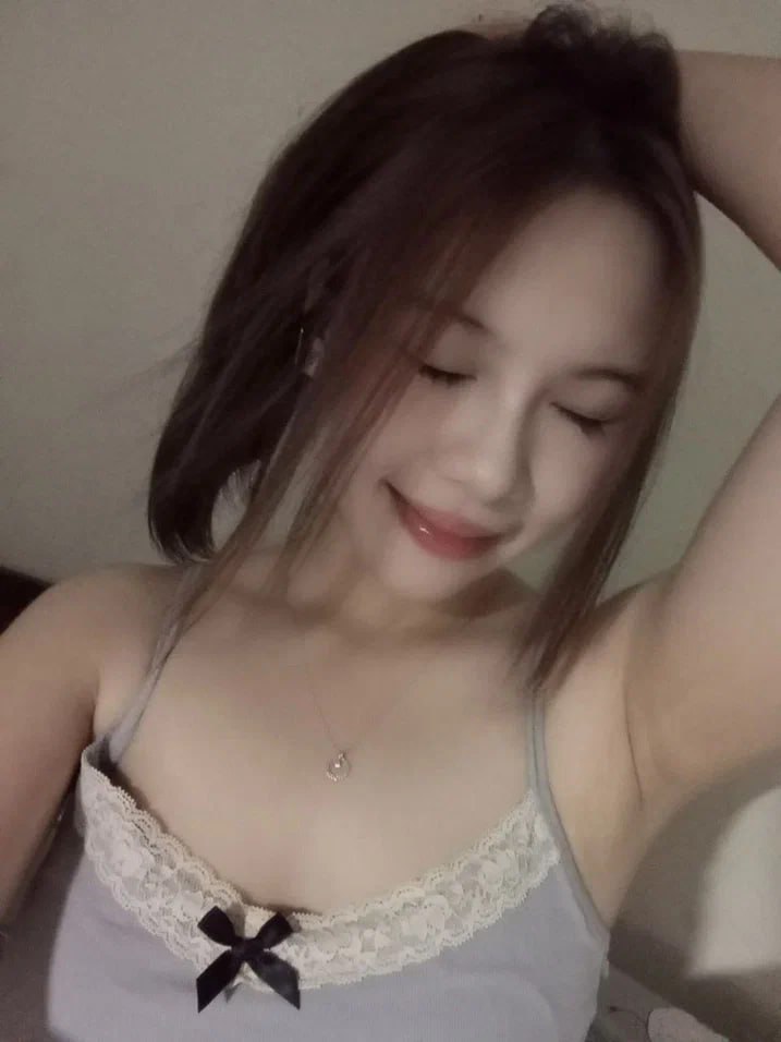 Bị 2 đồng nghiệp nữ làm chung công ty cướp mất đời trai trong chuyến công tác